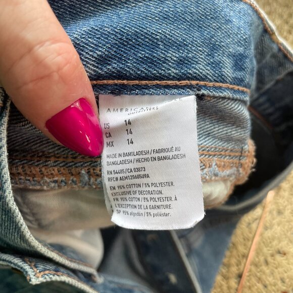 American Eagle Outfitters | Medium Wash Highest Rise Pleated Mom Shorts 14 - Picture 4 of 5